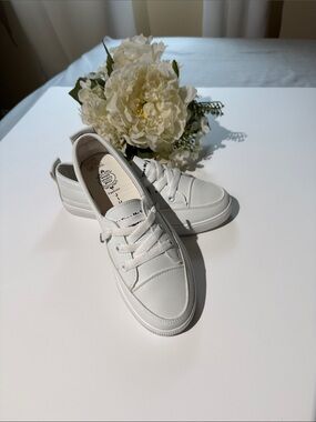 U.S. Army White Low-Top Lace-Up Sneakers